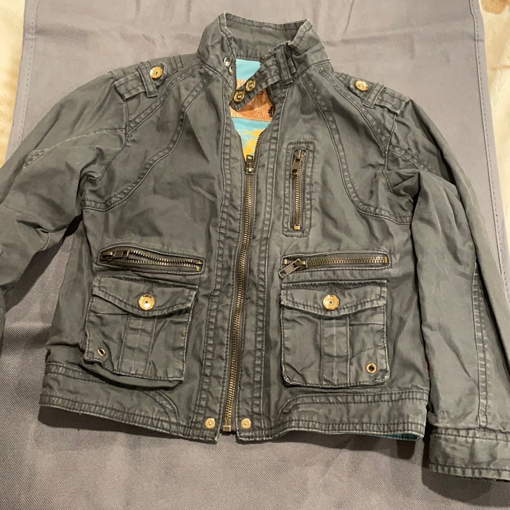 Premium Guess kids hip jacket with lots of zipper and pocket detail